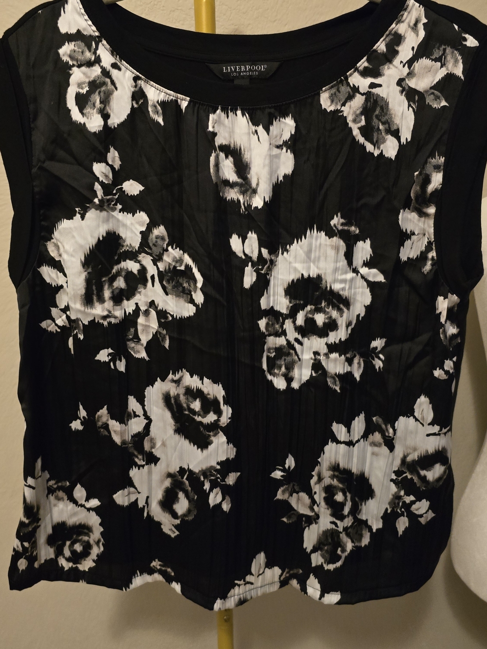 Liverpool Black & White Mixed Media Medium Floral Sleeveless Blouse